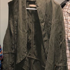 Cut off sleeveless vest